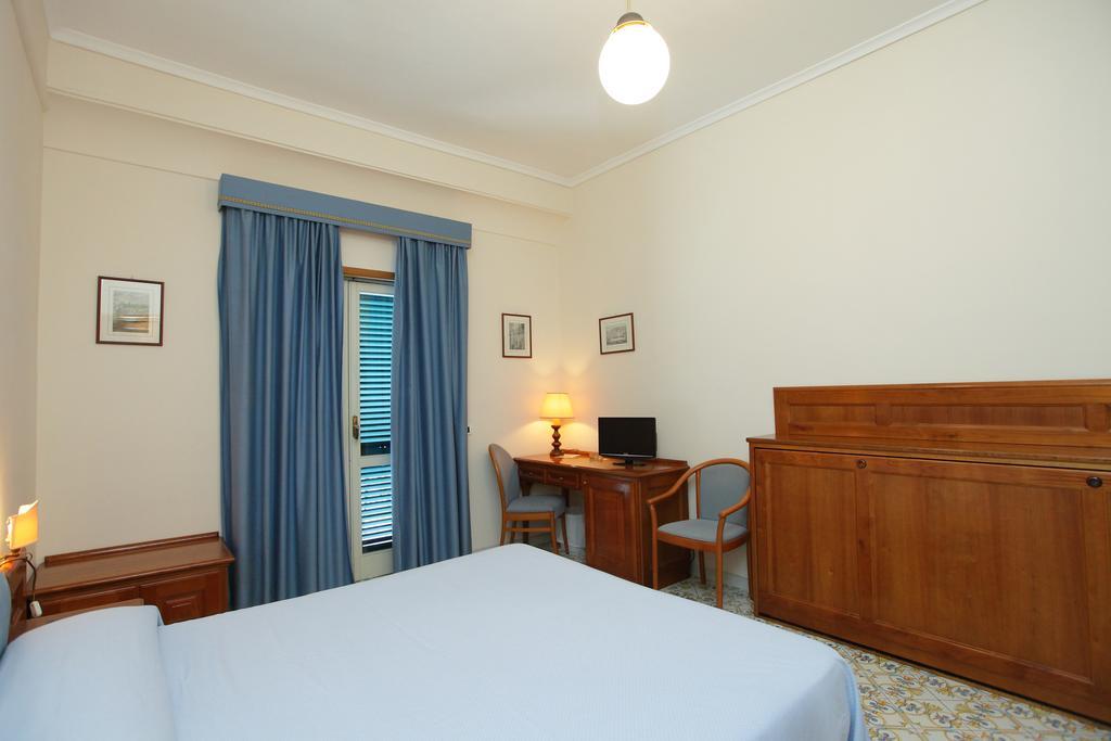 Single Room,436235889:JPEG