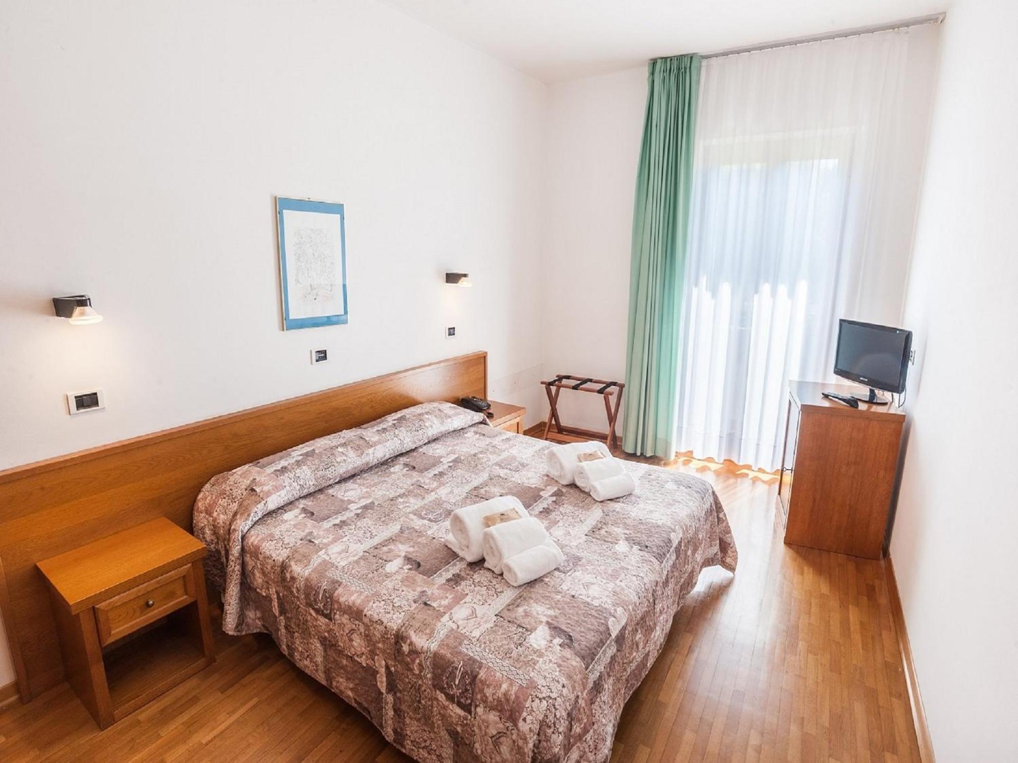 Double or Twin Room,738198973:JPEG