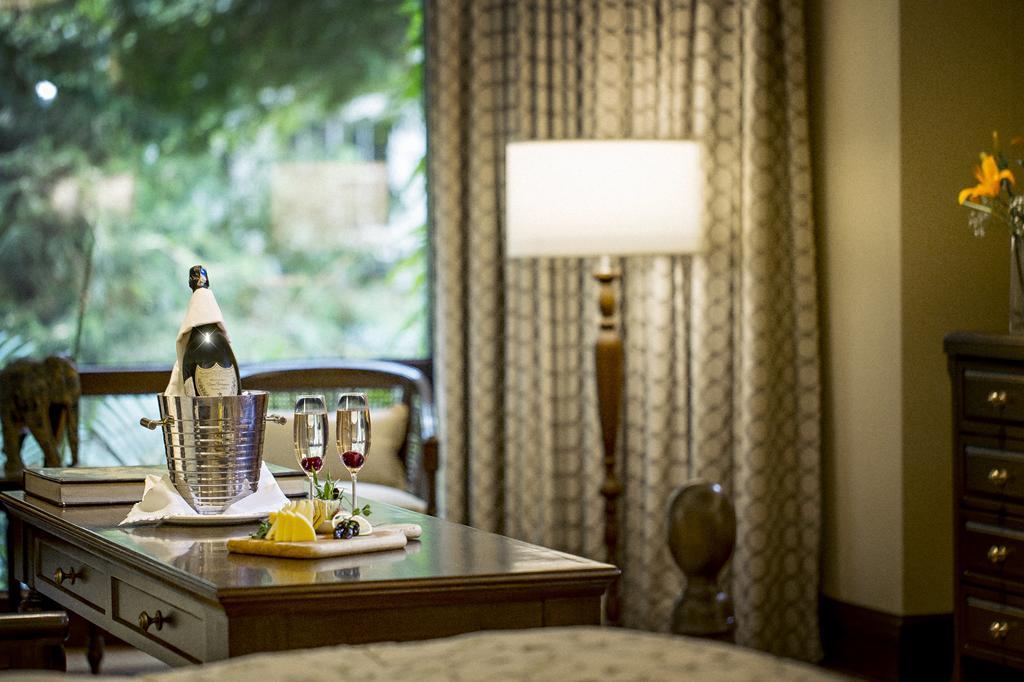 Luxury Grande Room Garden View King Bed