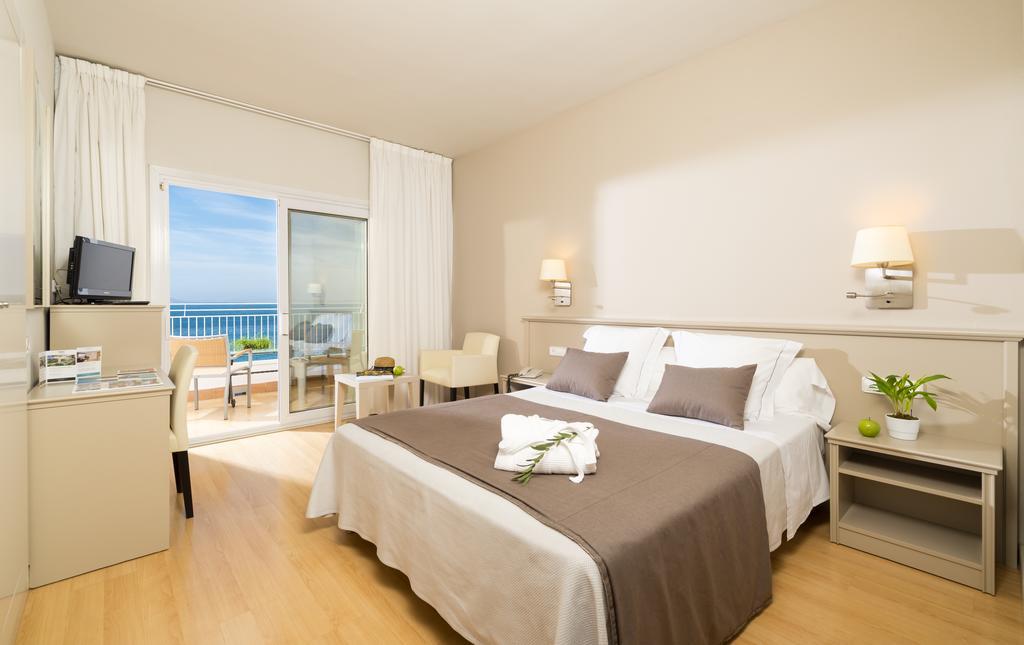 Double or Twin Room Sea View,1329192584:JPEG