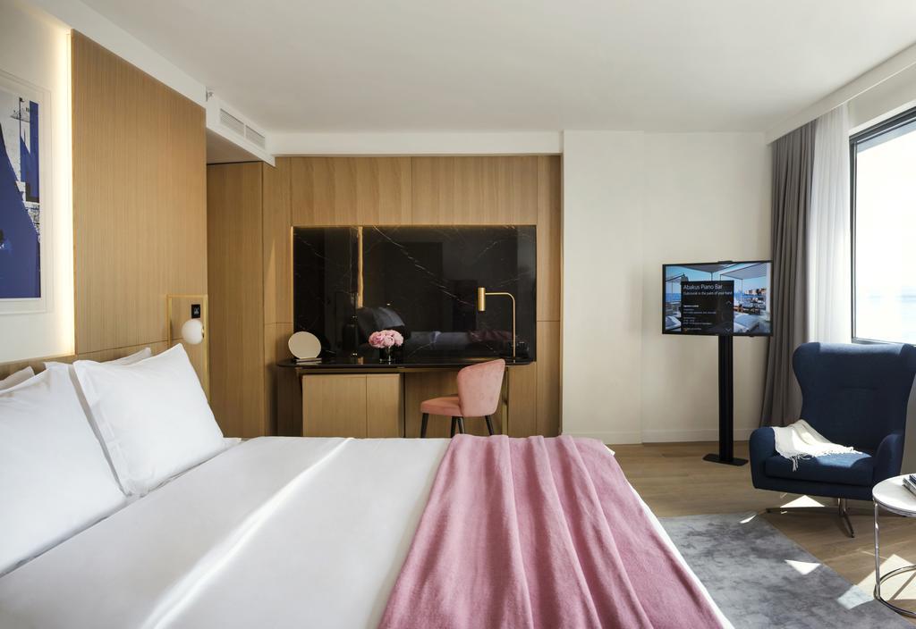 Superior Kamer met Kingsize Bed en Gedeeltelijk Uitzicht op Zee