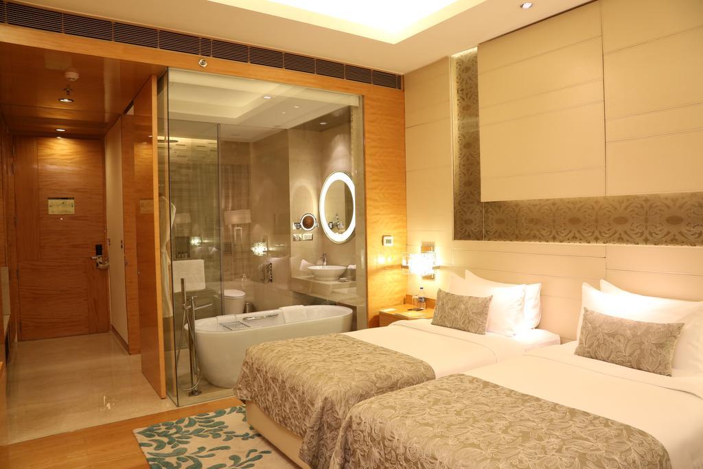 Deluxe Twin Room on F&B