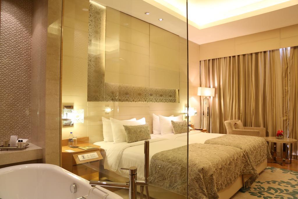 Deluxe Twin Room on F&B
