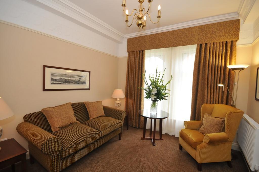 Suite,451664100:JPEG