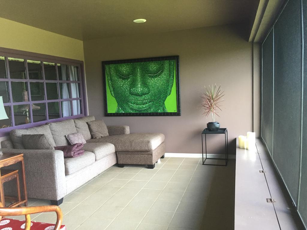 One Bedroom Suite with Screened Lanai and Ocean View