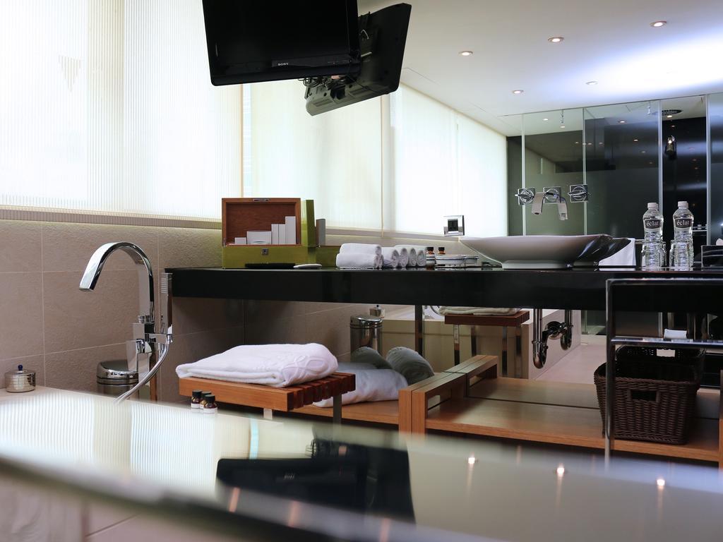 Premier King Room with Bath