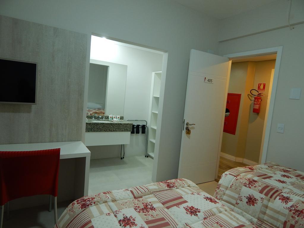 Quarto Triplo Deluxe com 1 Cama de Casal e 1 Cama de Solteiro