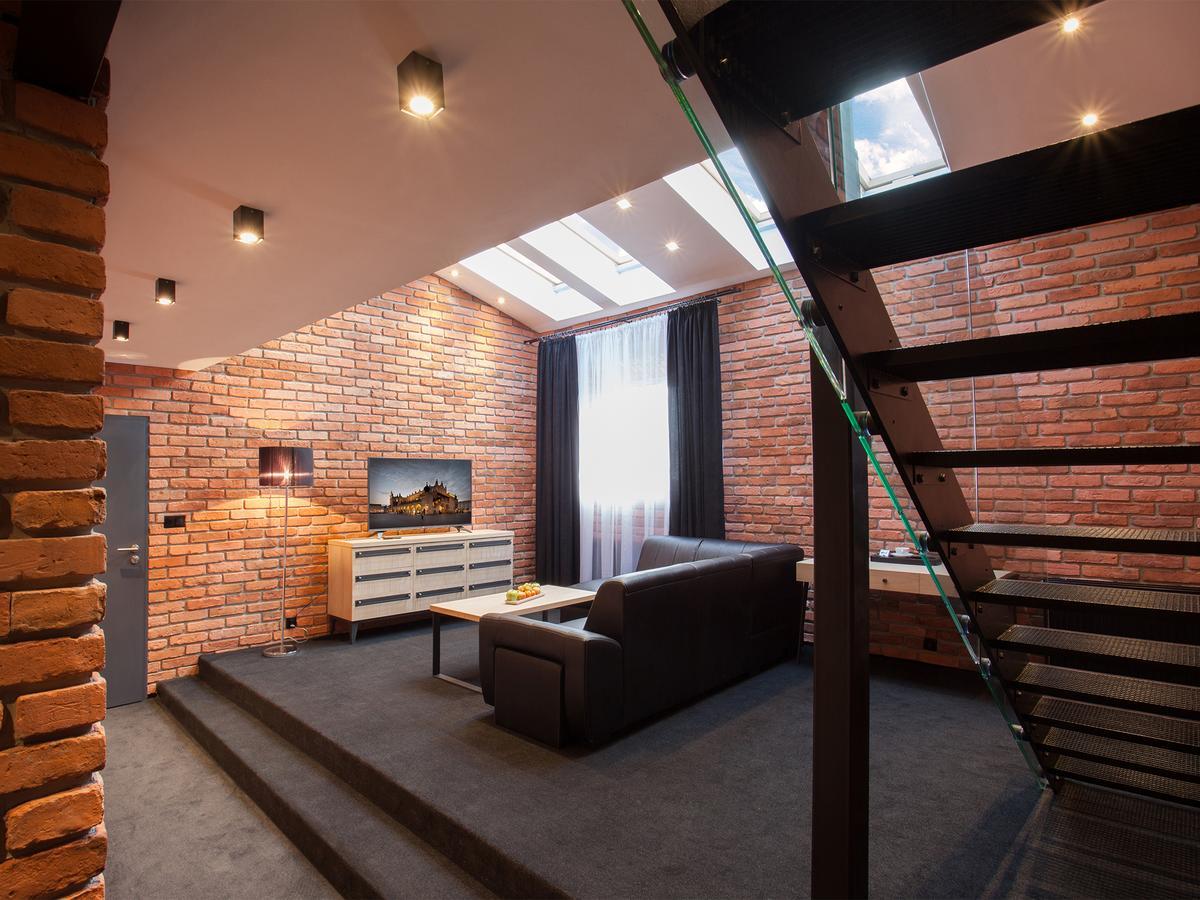 Suite with Main Market Square View