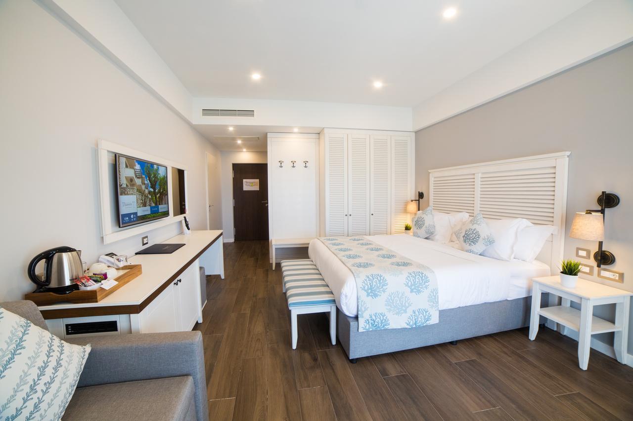 Doppel- oder Zweibettzimmer mit Meerblick - Strand- und Poolseite