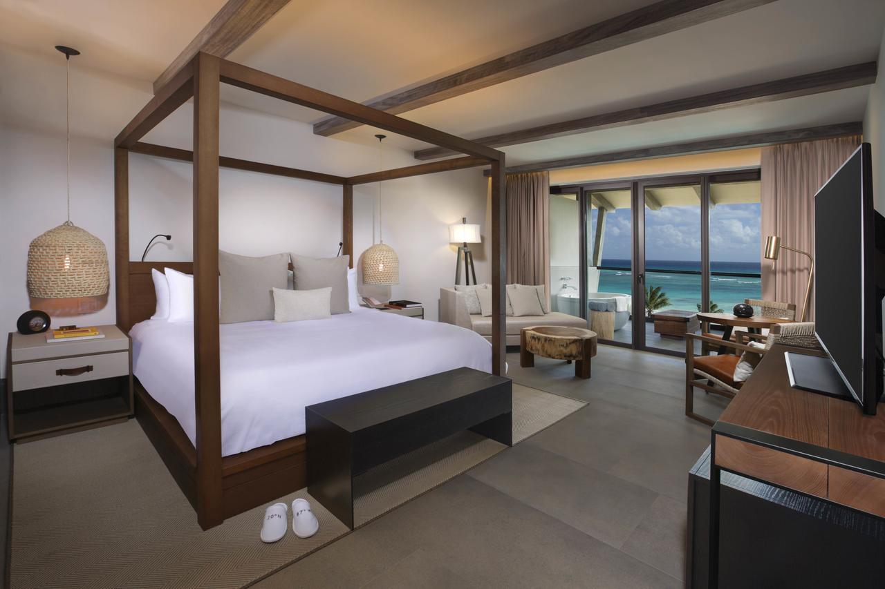 Alcoba Ocean Front King Bed