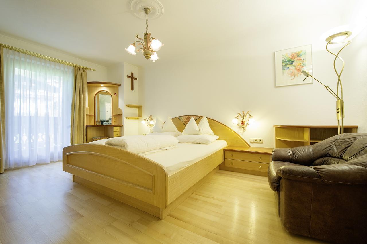 Doppelzimmer mit Balkon