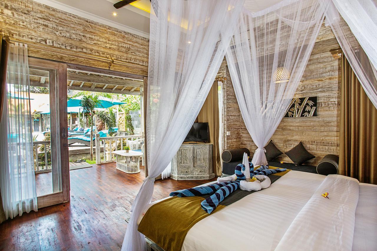 Deluxe Suite with Pool View