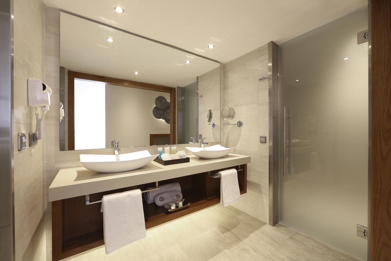 Sky View Suite Roof Top Outdoor Hot Tub WiFi,1589254711:JPEG