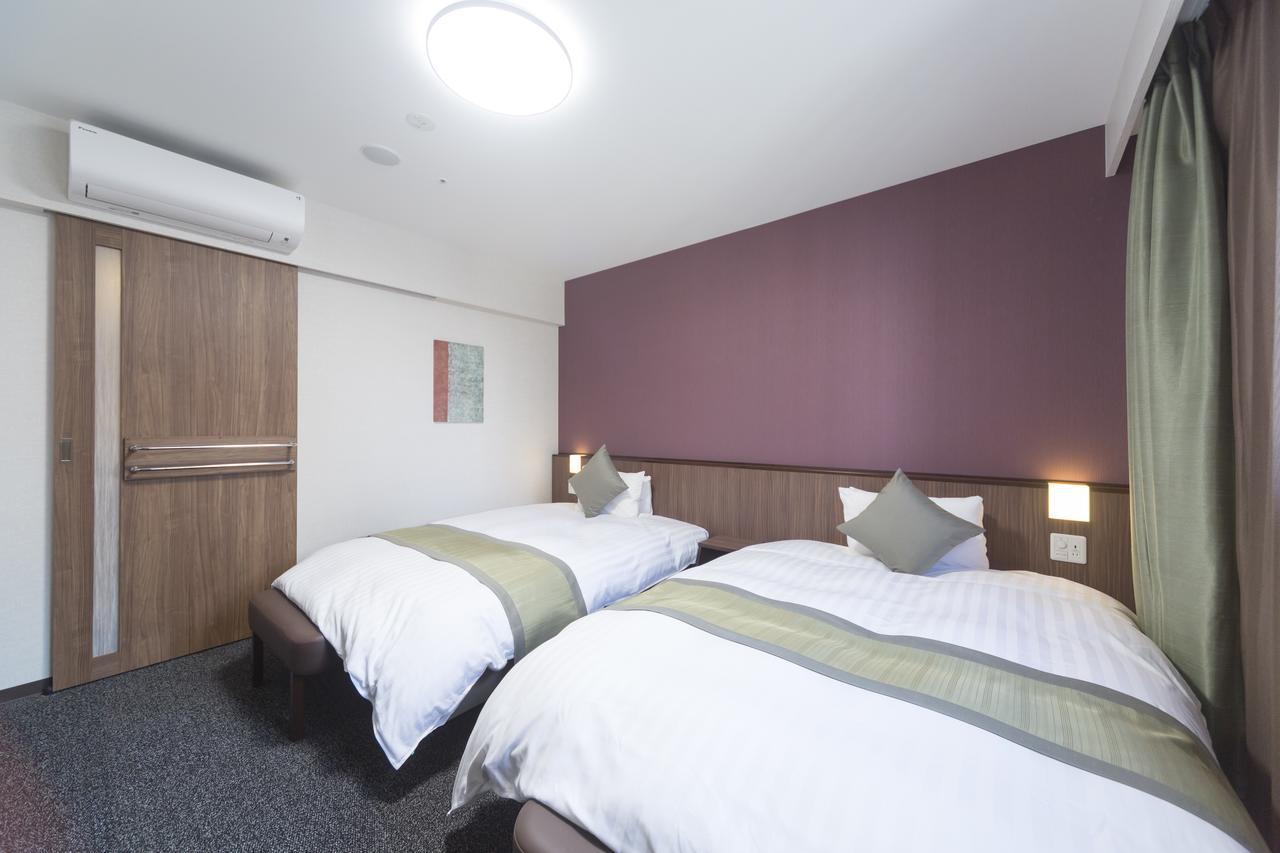 Non-Smoking Twin Room, check-in from 15:00 / check-out until 13:00 (22-hour stay)