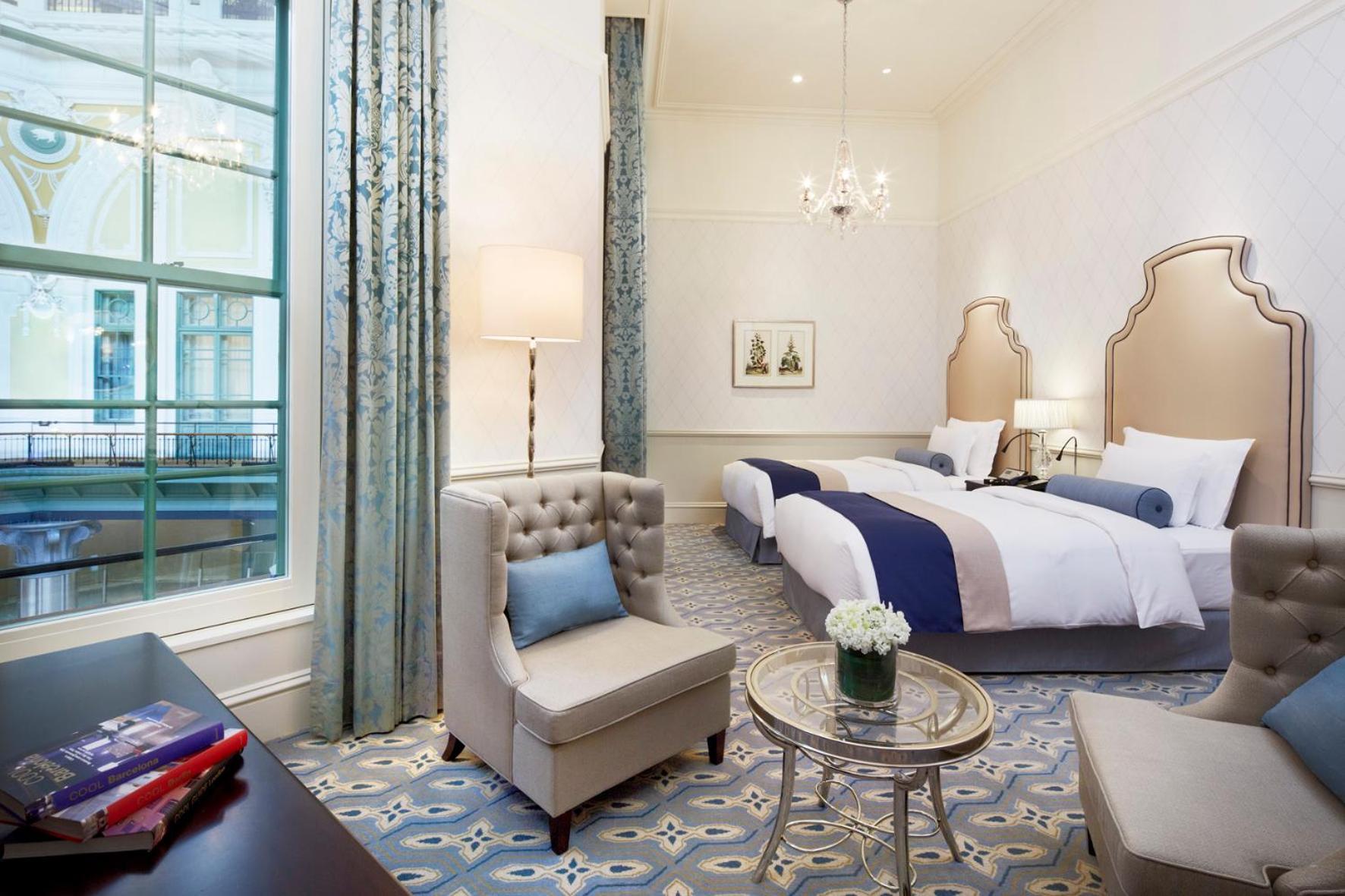 Quarto Superior com 2 Camas de Solteiro e Vista da Cúpula - Não Fumantes