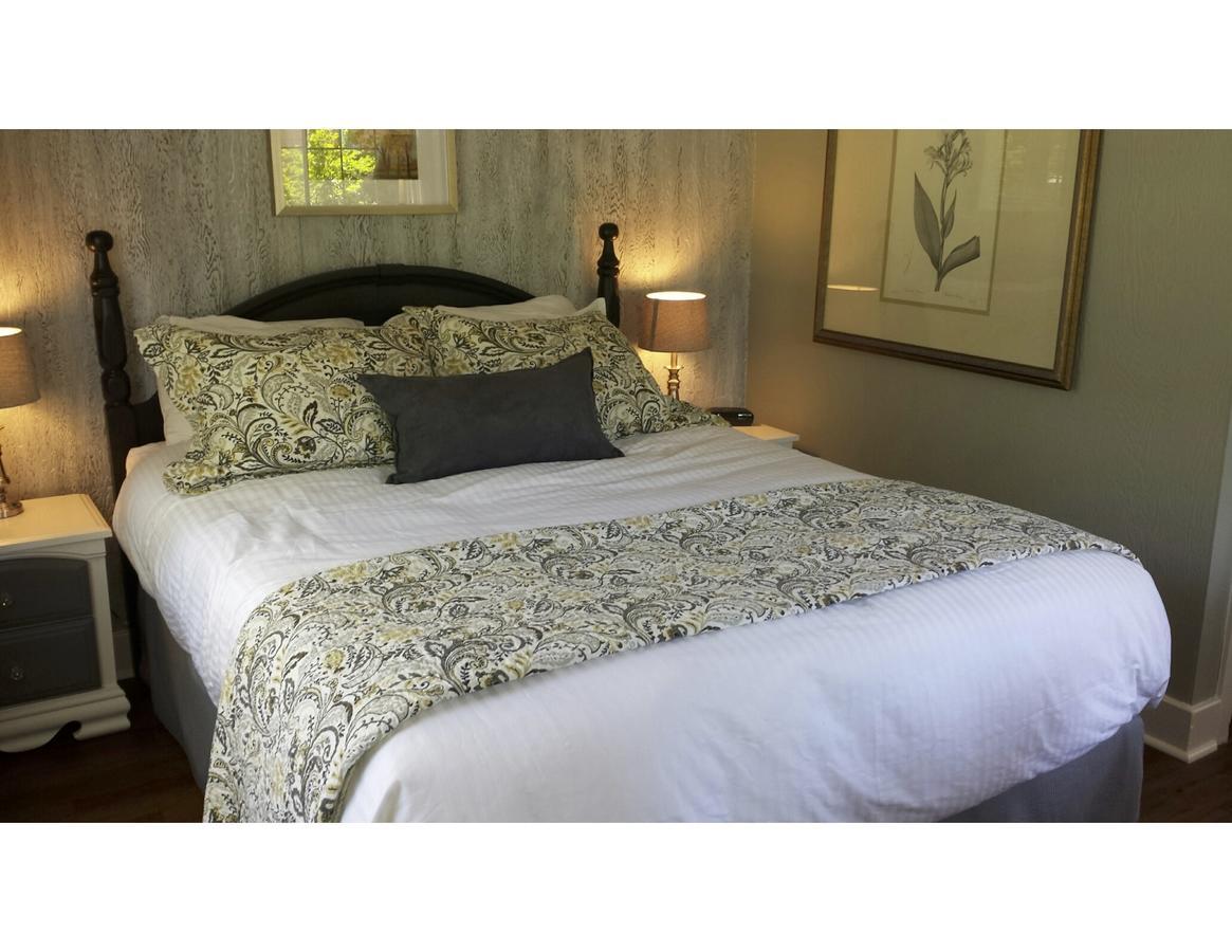 Queen Room with Garden View