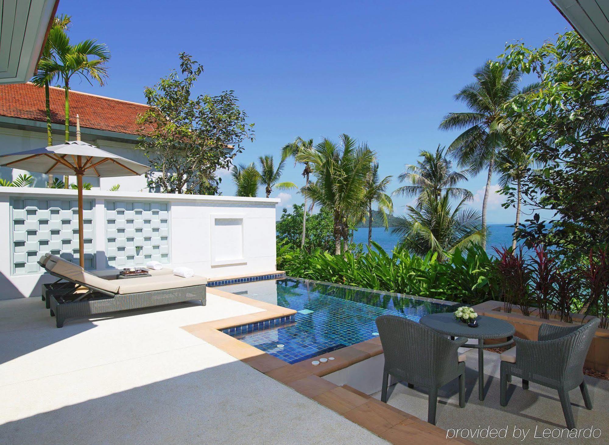 Poolvilla mit Blick auf die Bucht