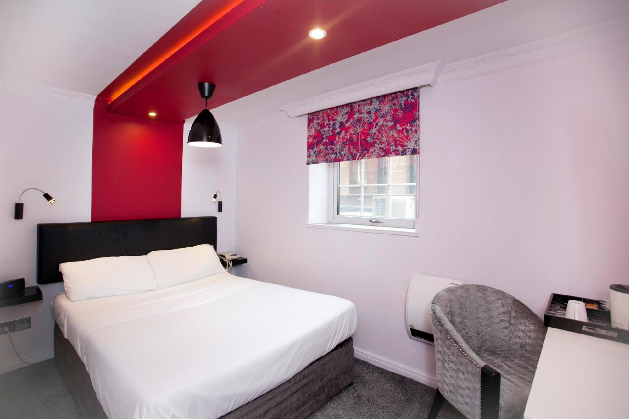 Small Double Room - Non-Smoking