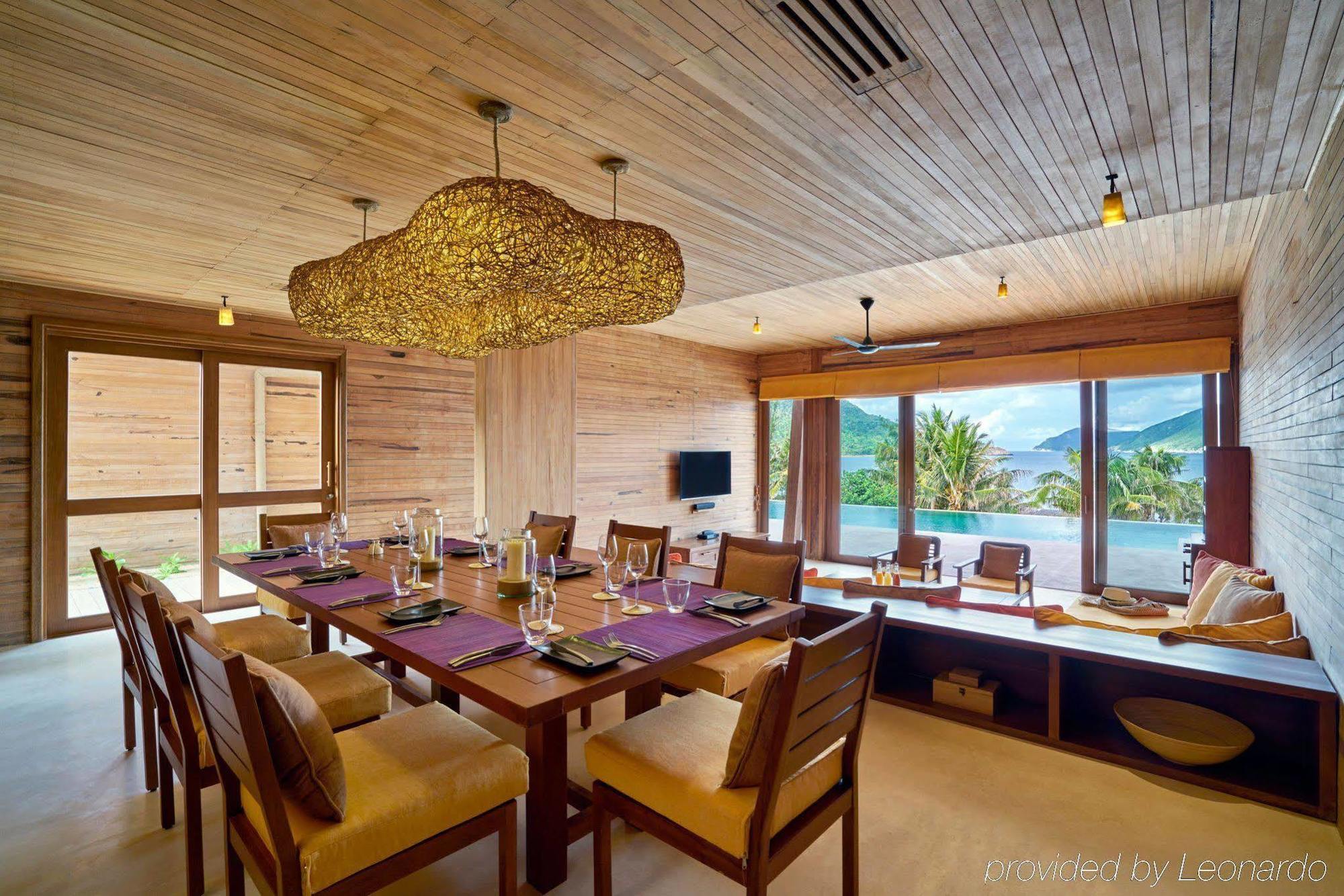Poolvilla mit 4 Schlafzimmern mit Meerblick
