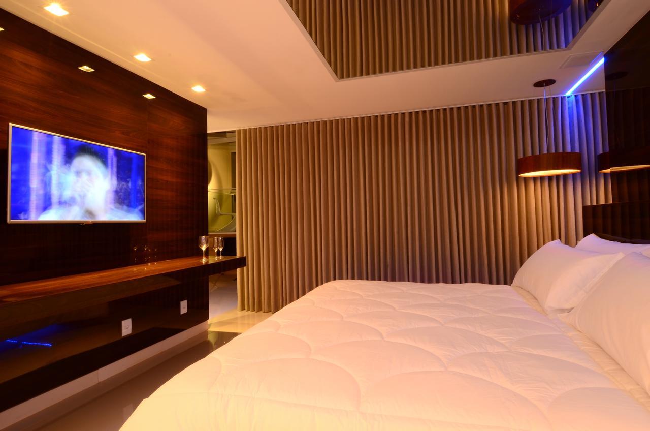 Quarto Master com Cama King-size e Banheira de Hidromassagem