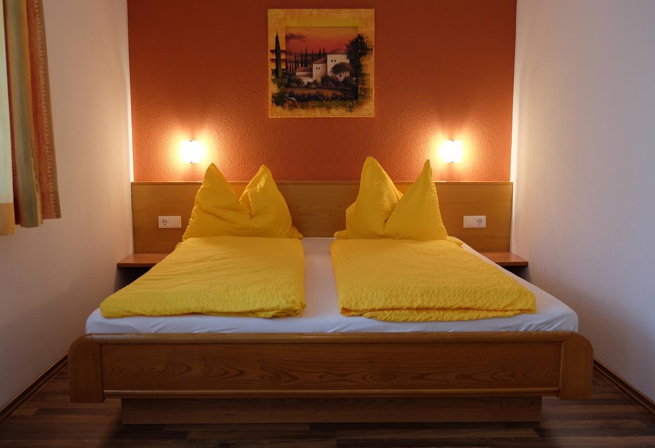 Dreibettzimmer mit Balkon