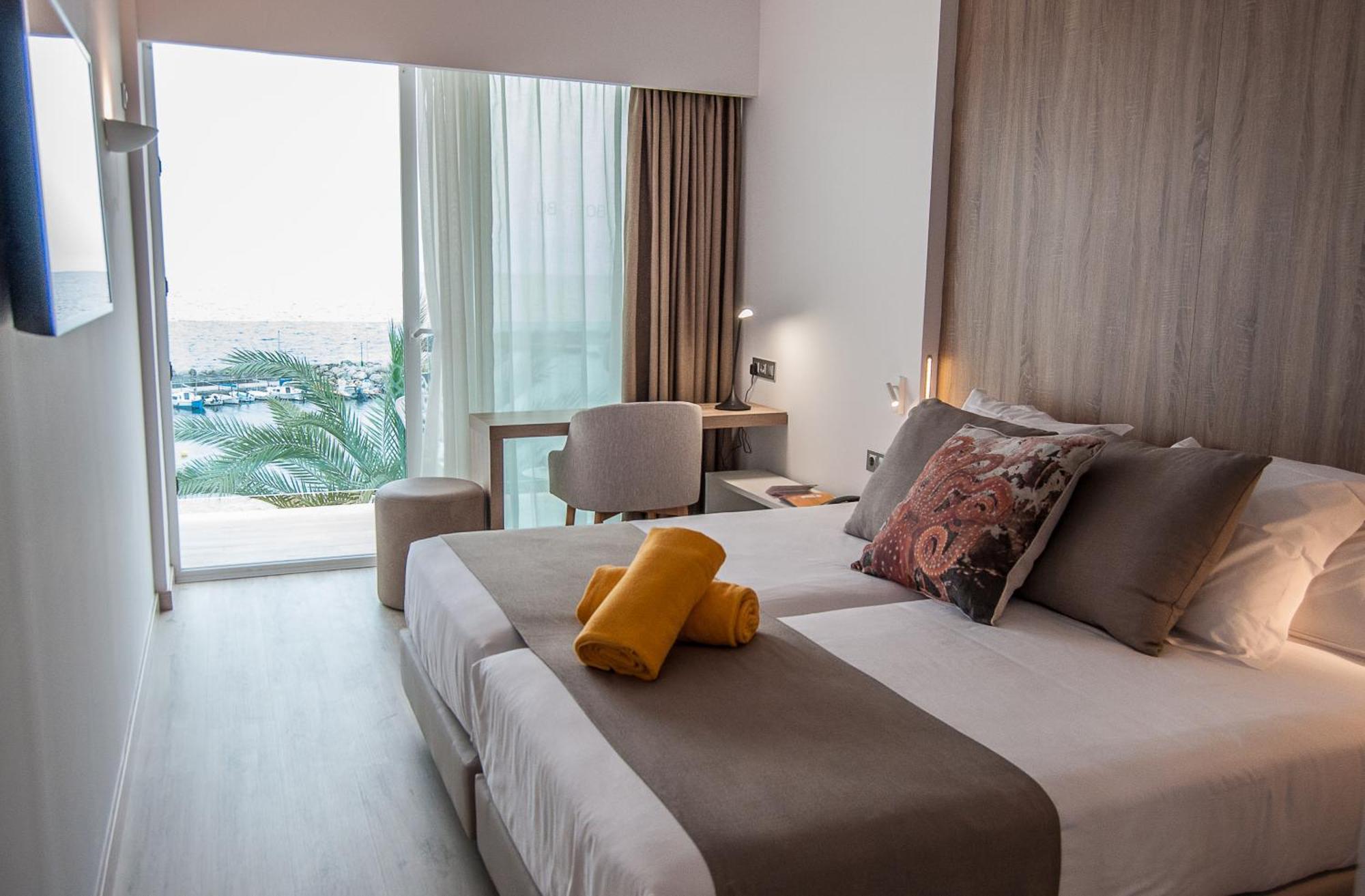 Habitación Doble con balcón y vistas al mar