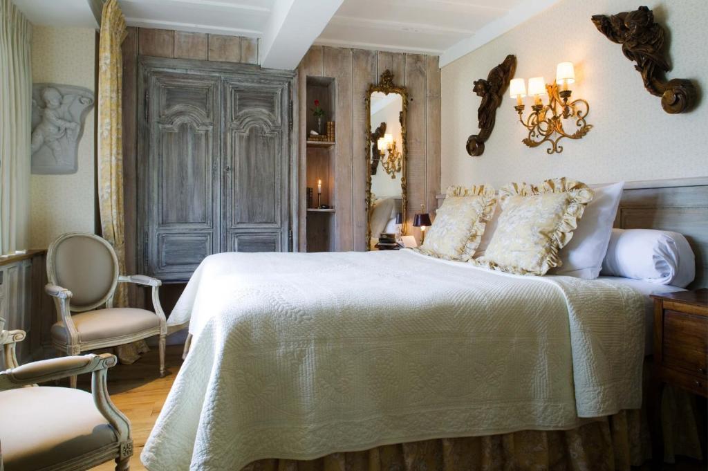 Canal View Room