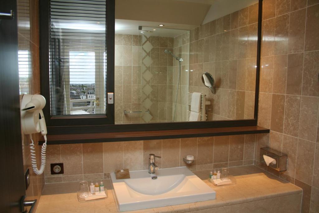 Emeraude Double Room City View