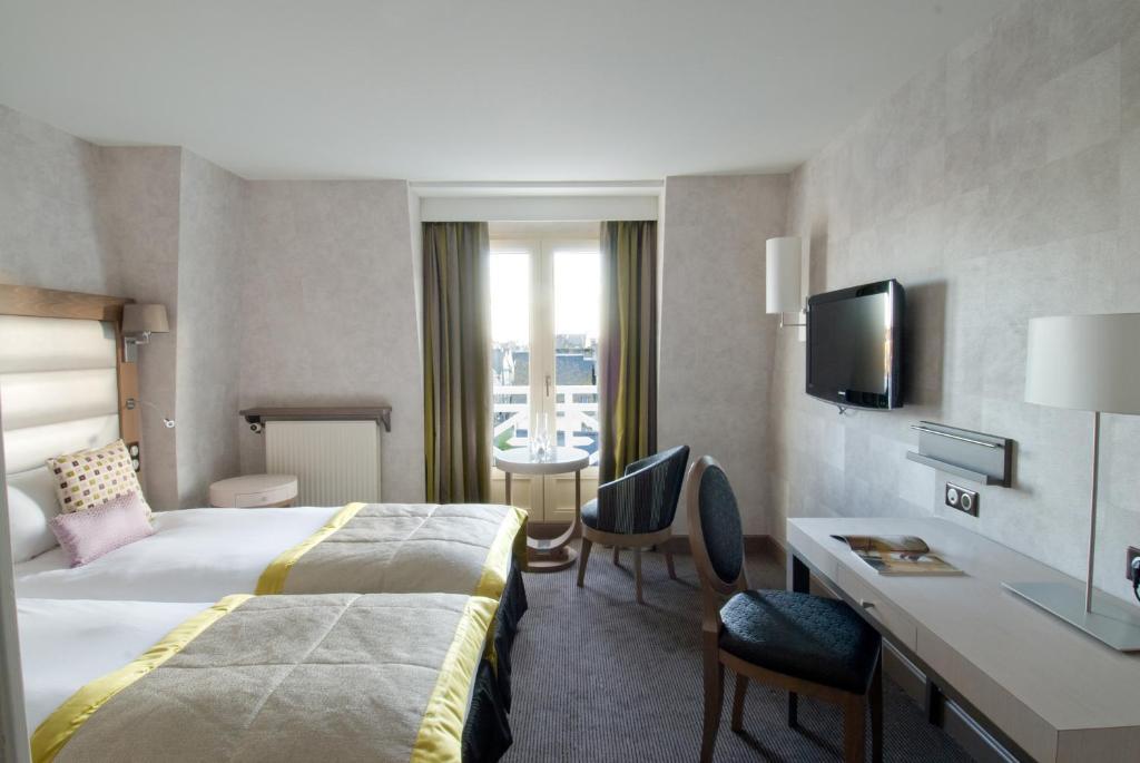 Emeraude Double Room City View
