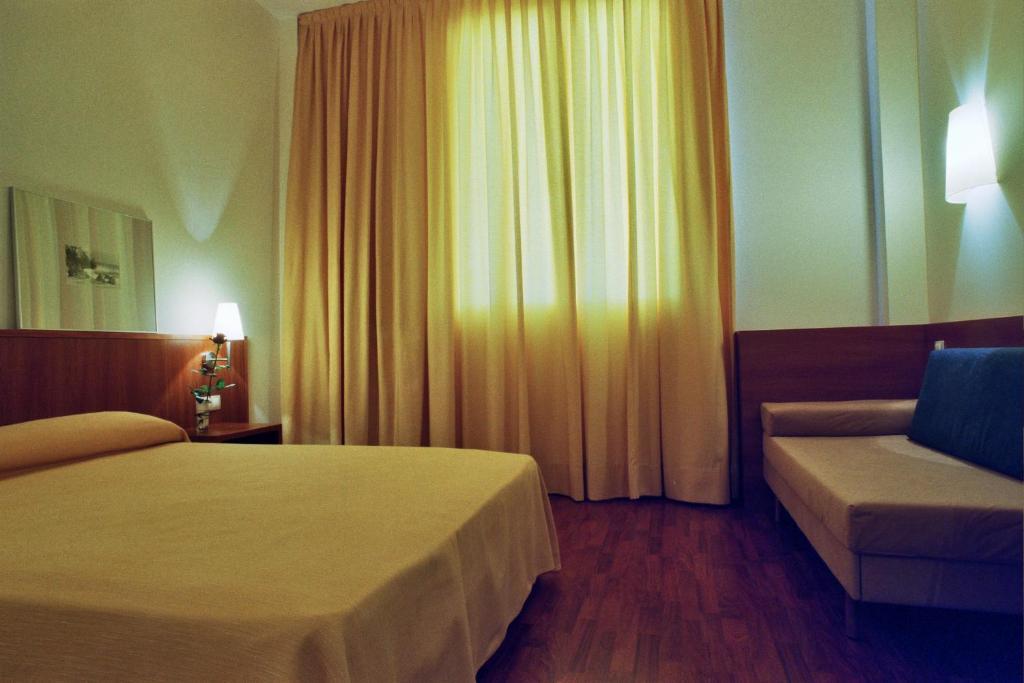 Basic Triple Room,971330953:JPEG
