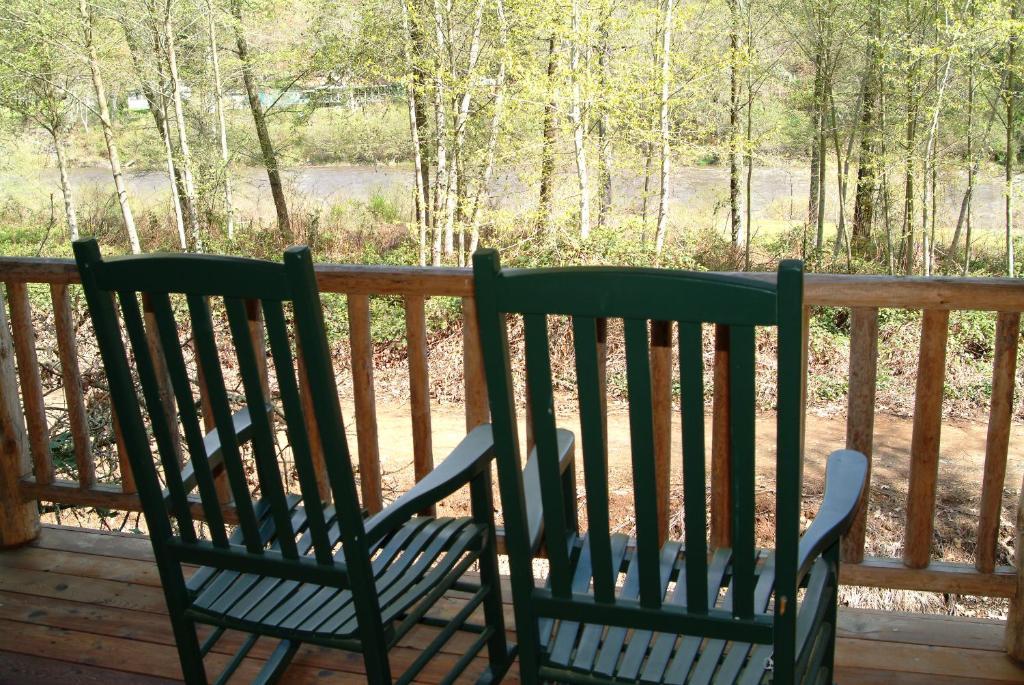 Cabin with King Bed and River View