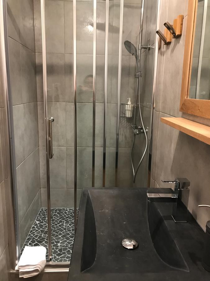 Triple Room Bathroom,1662399954:JPEG