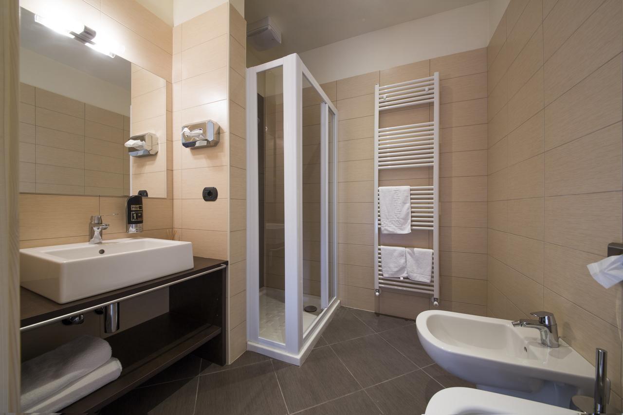 Camera Matrimoniale/Doppia con Letti Singoli con Bagno Privato