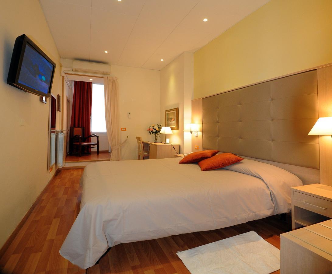 Double or Twin Room,683519604:JPEG