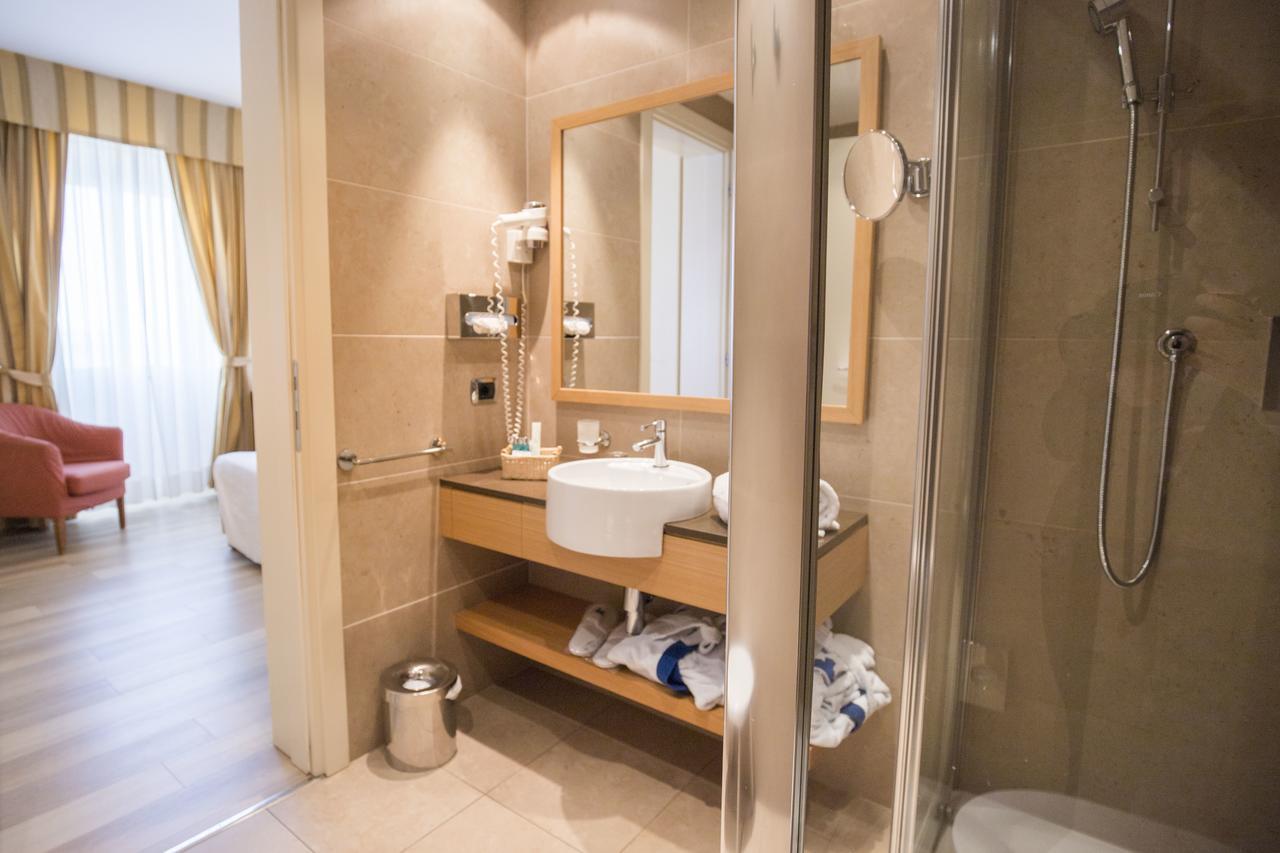 Double Room Lake View Balcony Spa Access