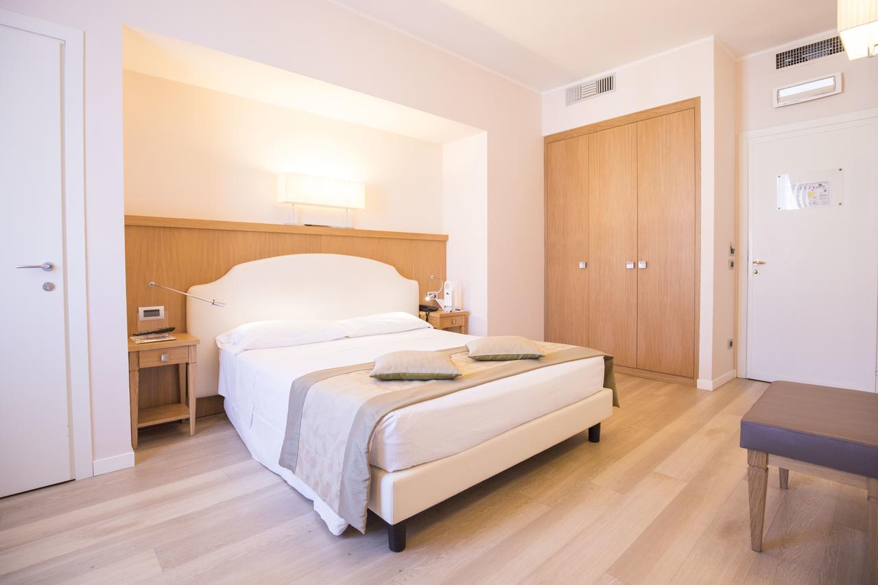 Large Classic Double Room Spa Access