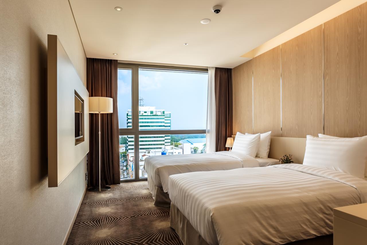 Superior Twin Room with City View