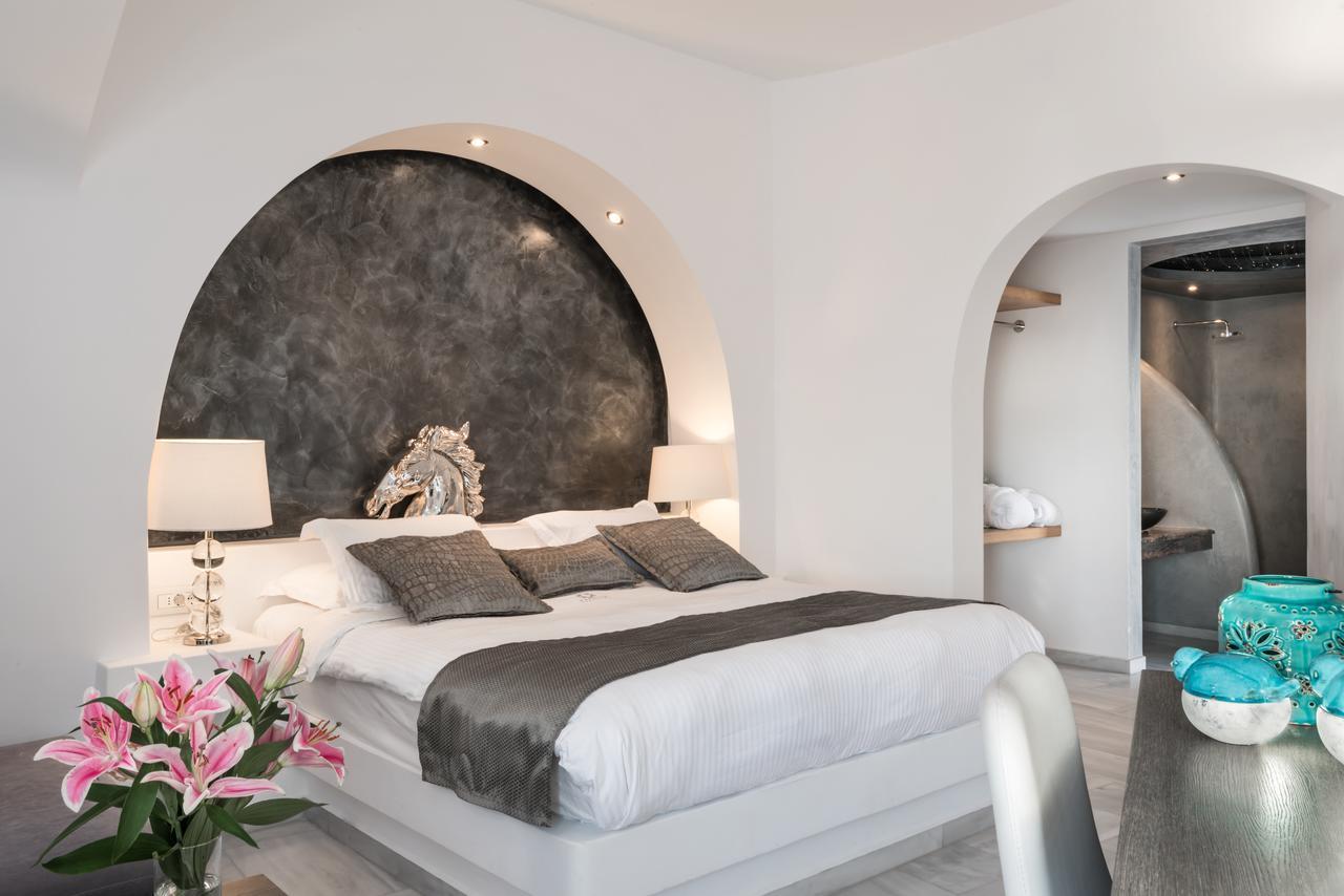 Suite with Jetted Tub and Caldera View
