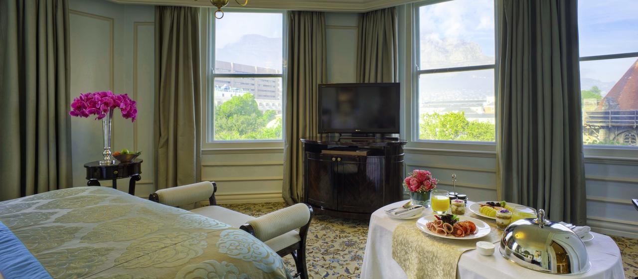 One-Bedroom Suite with Executive Lounge Access - Heritage Wing