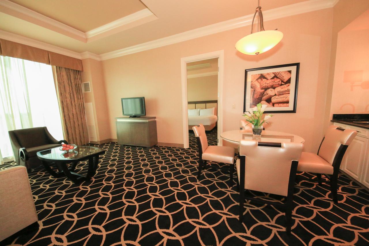 King Suite Spa Bath
