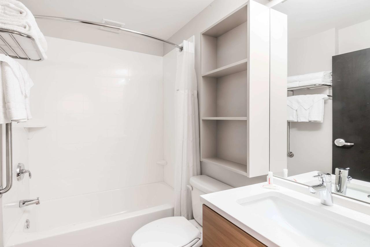 Queen Room - Hearing Accessible/Non-Smoking