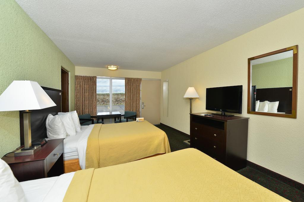 Suite with 1 King Bed and 2 Double Beds - Non-Smoking