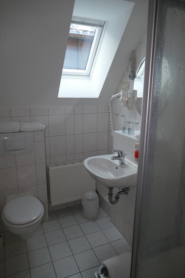 Einzelzimmer mit Dusche