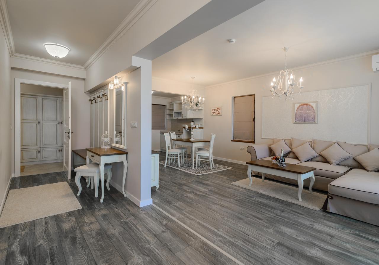 One-Bedroom Apartment with Sea View (2 Adults + 2 Children)