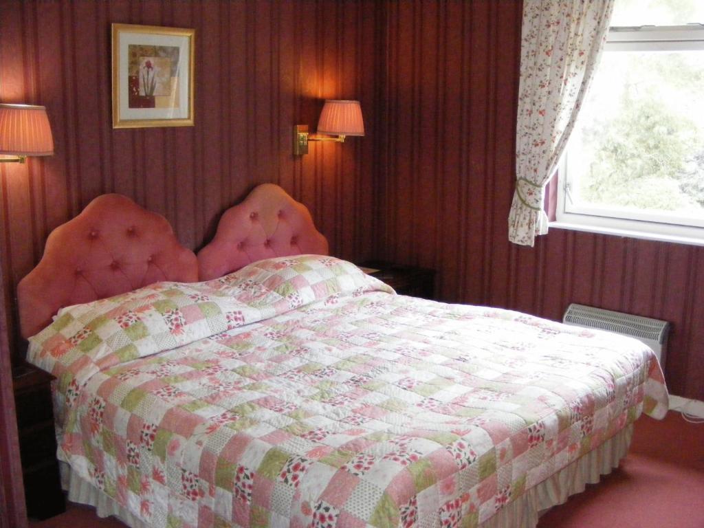 Family Room (2 Adults + 2 Children)
