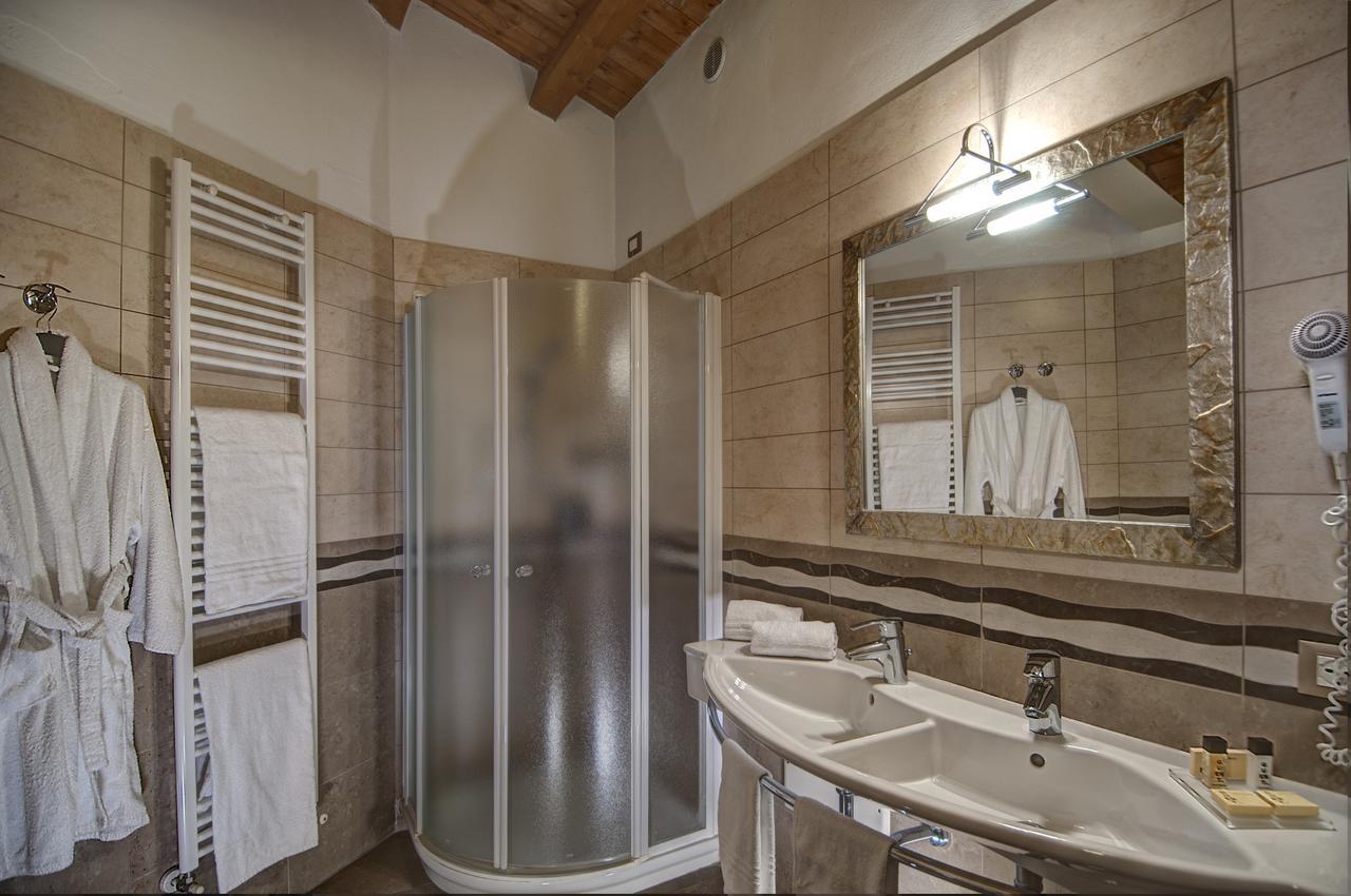 Deluxe Double or Twin Room with Partial Lake View