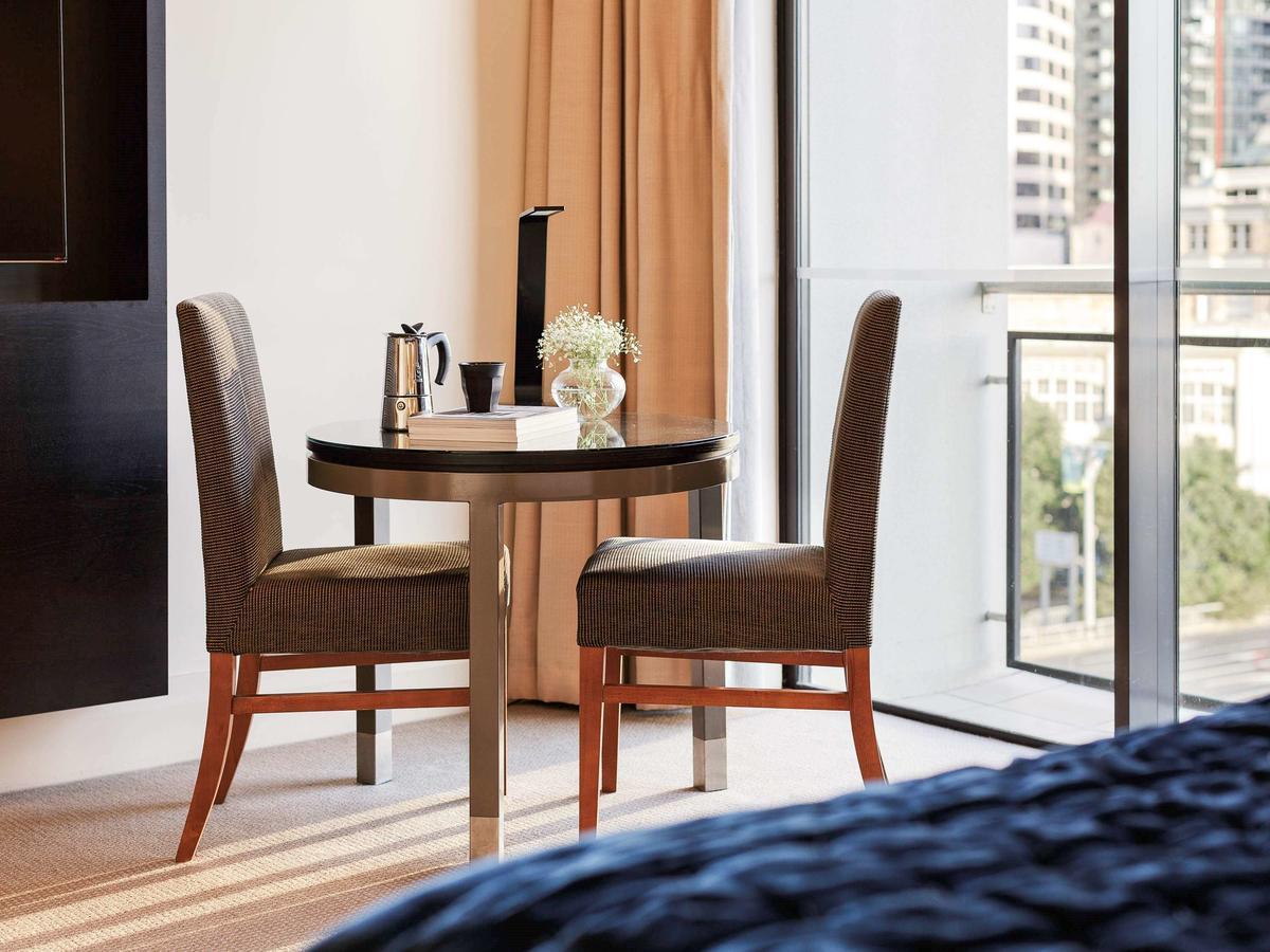 Queen Studio Suite City View