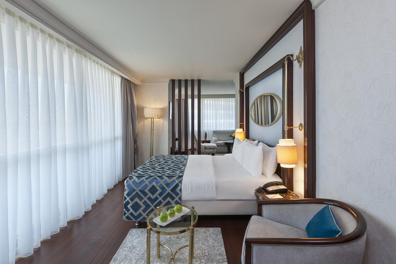 Junior Suite Queen Size Bed,661481589:JPEG
