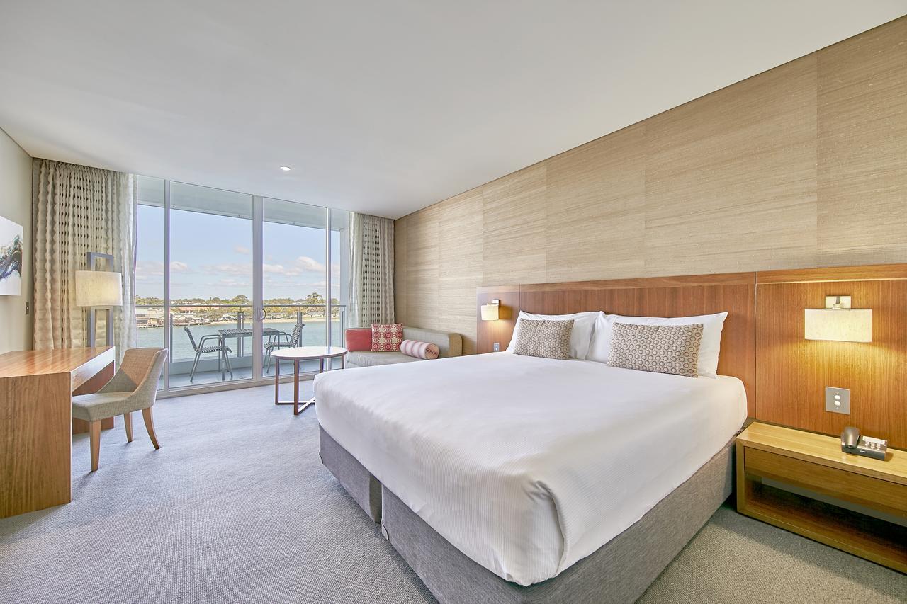 Superior King Room Water View