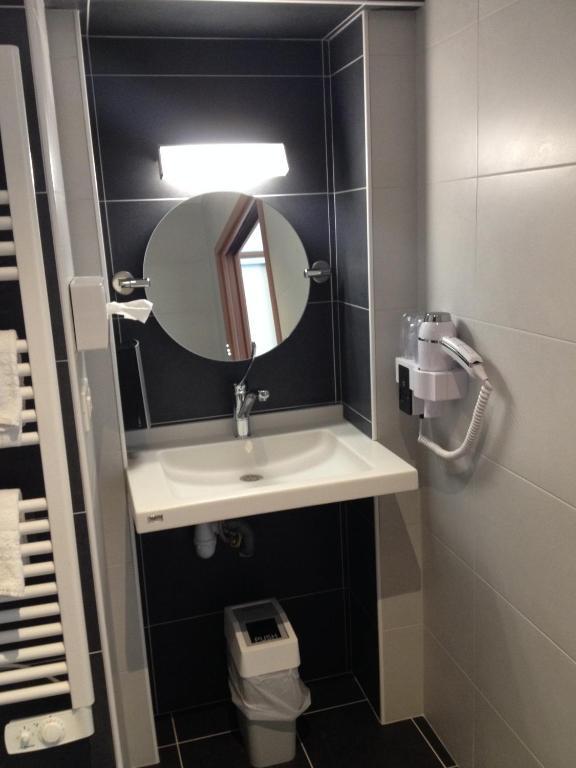 Chambre Double Accessible aux Personnes à Mobilité Réduite